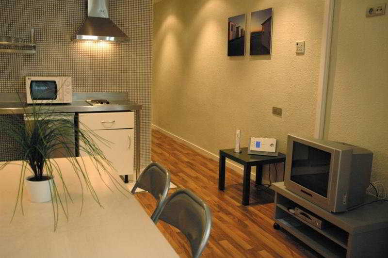 Short Stay Group Gracia Serviced Apartments Барселона Экстерьер фото